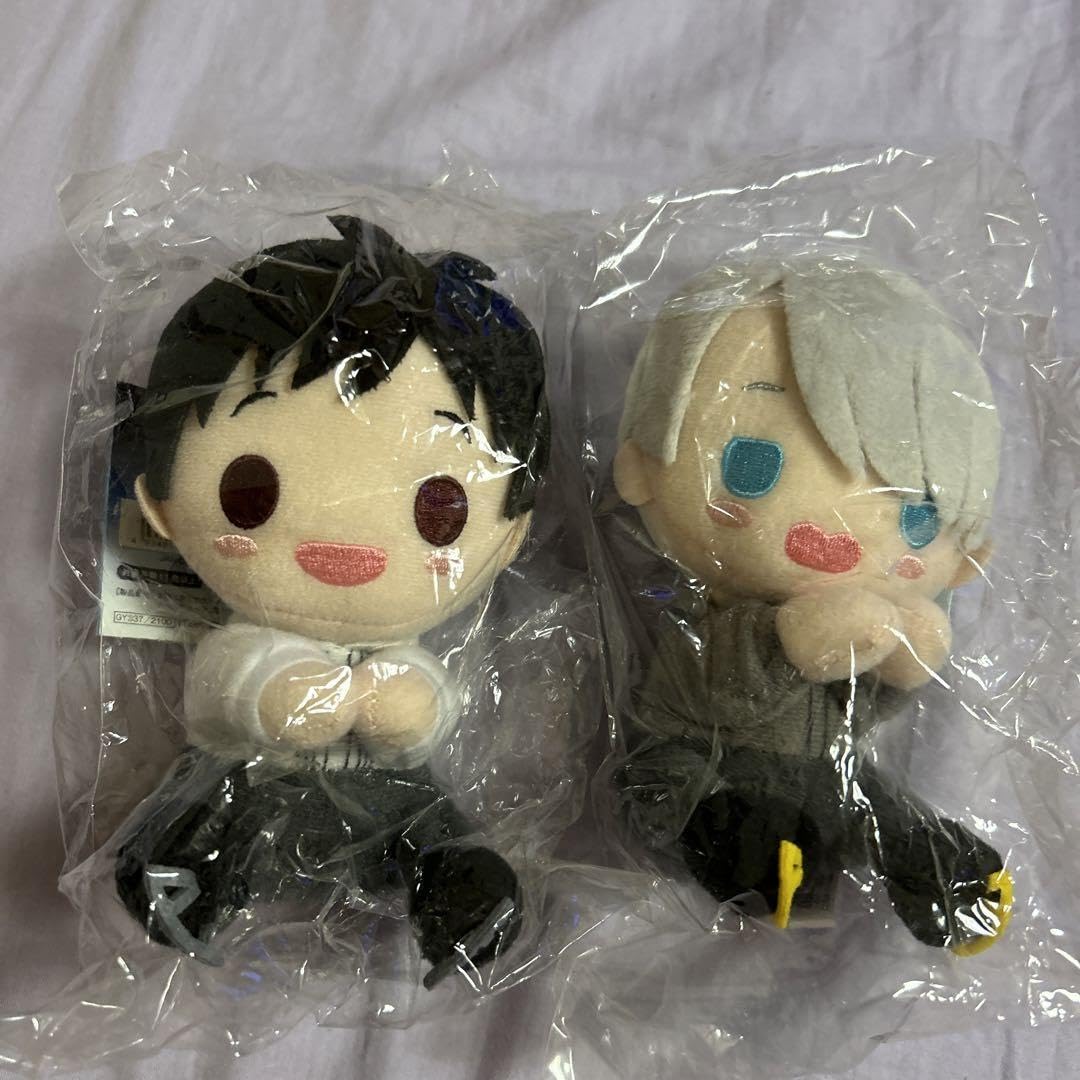 ユーリ!!! on Ice ぴたぬい 勇利＆ヴィクトル Amazon.co.jp: ユーリ!!! on Ice ぴたぬい 勇利&ヴィクトル